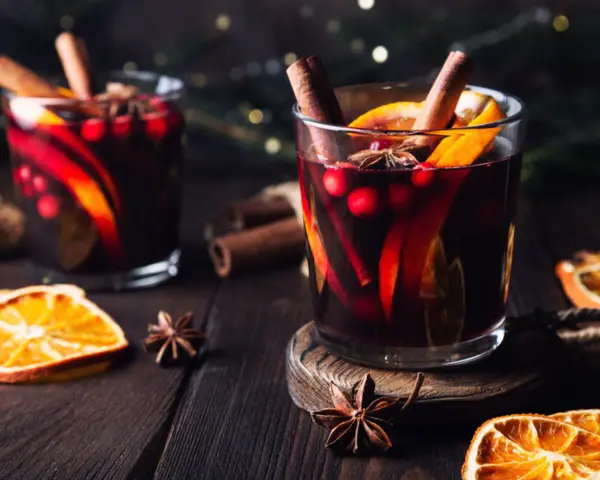 Czy grzaniec ma alkohol? Sprawdź moc i alternatywy 0%