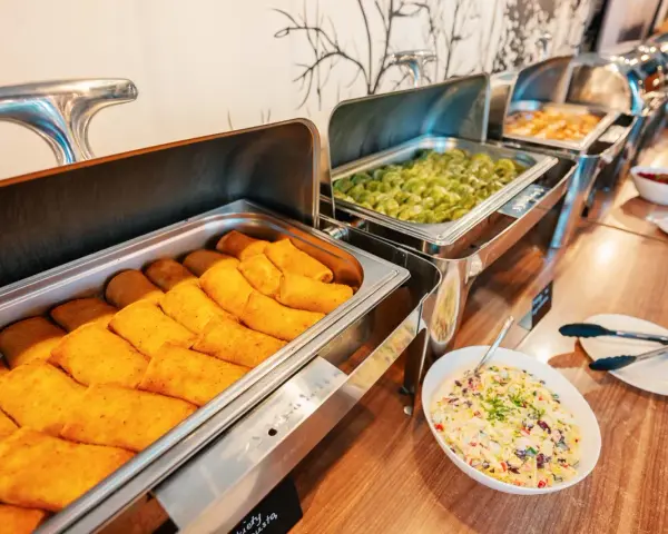 Zaskakujące smaki w menu Bacówki Radawa – co warto spróbować?