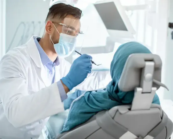 Pokonaj lęk przed dentystą: Bezbolesne metody i spokojna wizyta
