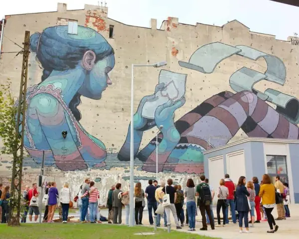 Atrakcje w Łodzi: Odkryj pofabryczne imperia, murale i filmowe sekrety