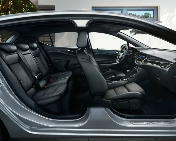 Der **Auto Aufbau innen** zeigt eine geräumige Kabine mit Ledersitzen und einem modernen Armaturenbrett.