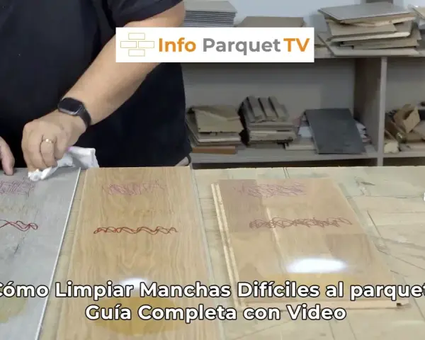 Hombre limpiando manchas de rotulador en un suelo de parquet. Guía para limpiar parquet.