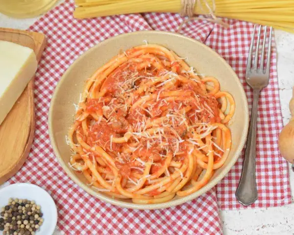 Amatriciana przepis: Zrób ją jak Włoch! Sekrety smaku