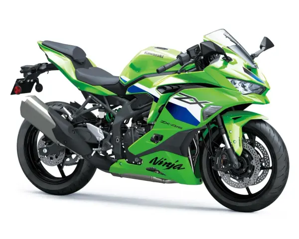 Zielony motocykl Kawasaki ZX4RR Ninja gotowy do jazdy.