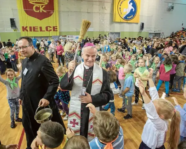 Czy katecheta może być wychowawcą klasy? Sprawdź aktualne przepisy!
