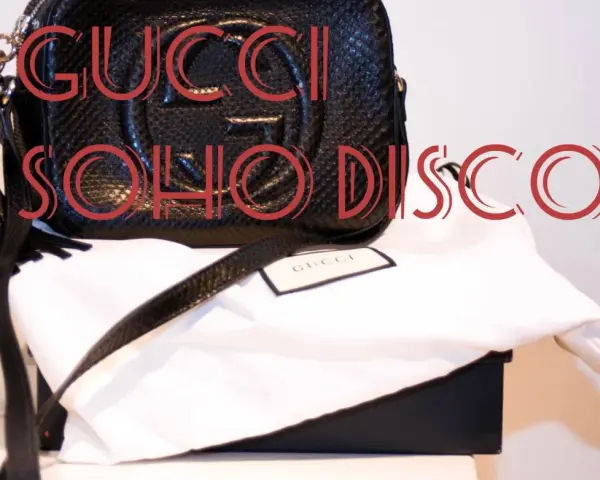 Czarna torebka Gucci Soho Disco na białym tle z metką Gucci.
