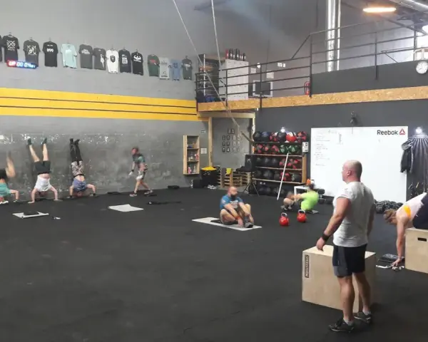 CrossFit Warszawa: Gdzie trenować? Wybierz idealny box!