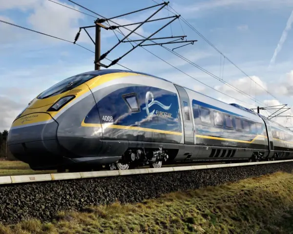 The Eurostar train, number 4008, speeds along the tracks, ready for its journey from Rotterdam to Paris.