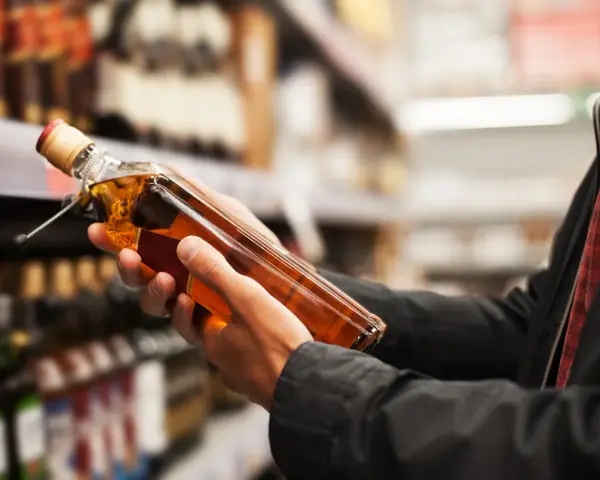 Ile alkoholu do Polski? Limity UE i spoza. Uniknij mandatu!