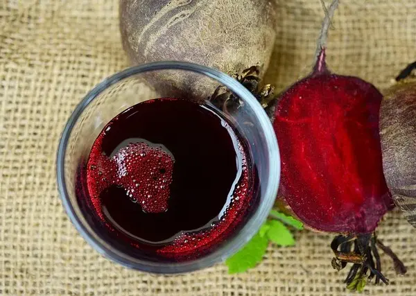 Dlaczego sok z buraków musi odstac? Odkryj jego ukryte korzyści