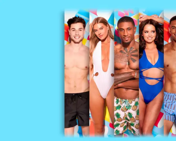 Uczestnicy Love Island 7 w letnich stylizacjach, gotowi na gorące romanse i wyzwania.