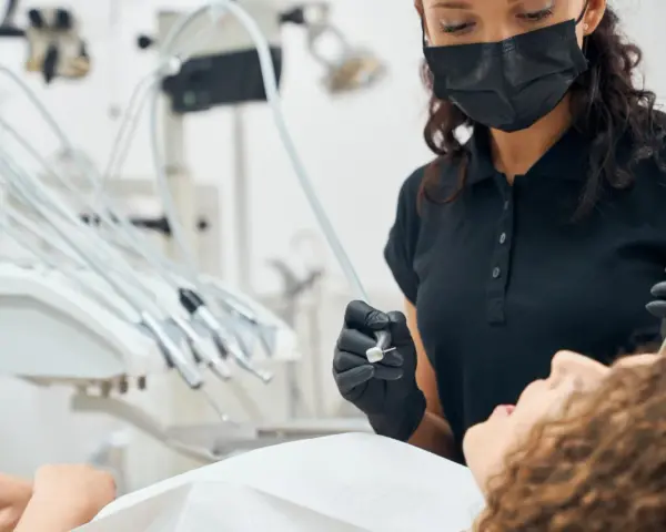 Ból zęba? Szybka ulga w domu i kiedy pilnie do dentysty.