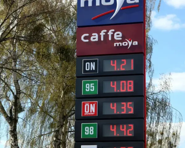 Cennik stacji Moya: ON 4.21, 95 4.08, ON Power 4.35, 98 4.42. Ile oleju napędowego z baryłki ropy?