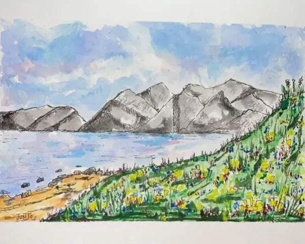Aquarelle d'une côte rocheuse, d'une mer calme et de montagnes grises sous un ciel bleu nuageux. La colline est couverte de fleurs sauvages colorées, parmi les plus belles aquarelles de paysages.