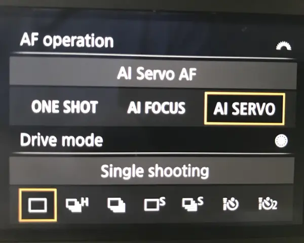 Menu appareil photo : AF operation, AI Servo AF, ONE SHOT, AI FOCUS, AI SERVO. Le mode AI SERVO est sélectionné.