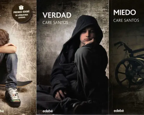Resumen de "Mentira" de Care Santos: un joven triste sentado en un patinete, otro con capucha pensativo y una silla de ruedas vacía.