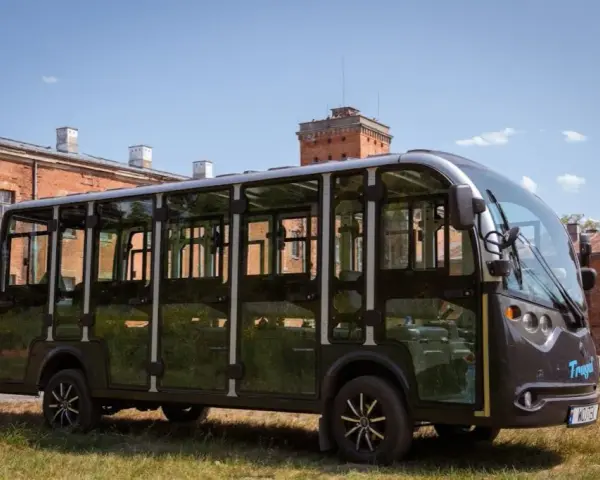 Gdzie się zatrzymuje bus Modlin? Przewodnik po przystankach
