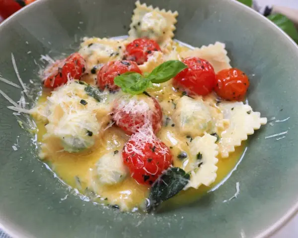Tortellini z serem z czym podawać – najlepsze pomysły na dania