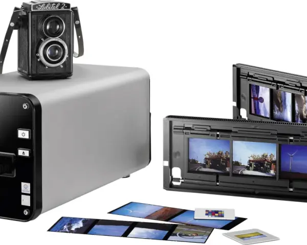 Plustek OpticFilm 120 to jaki skaner do zdjęć? Urządzenie do digitalizacji klisz i slajdów, obok klasyczny aparat Lubitel 2.