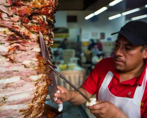 Kraftowy kebab – co to jest i dlaczego warto go spróbować?