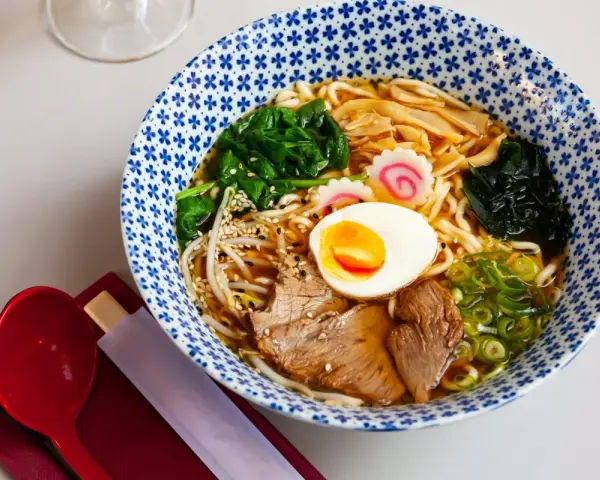 Ile kalorii ma ramen? Zaskakujące różnice w kaloryczności!
