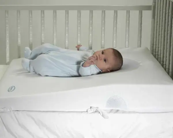Jaki materac dla niemowlaka wybrać, aby zapewnić mu bezpieczeństwo?