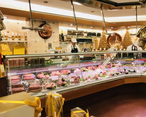 Peck Milano: guida completa. Cosa comprare e dove mangiare?