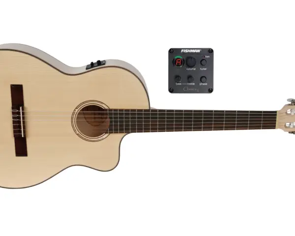 Akustikgitarre mit Fishman Vorverstärker auf weißem Hintergrund.