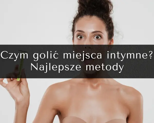 Kobieta z zaskoczonym wyrazem twarzy trzyma maszynkę, zastanawiając się, czy trzeba golić miejsca intymne i jakie są najlepsze metody.