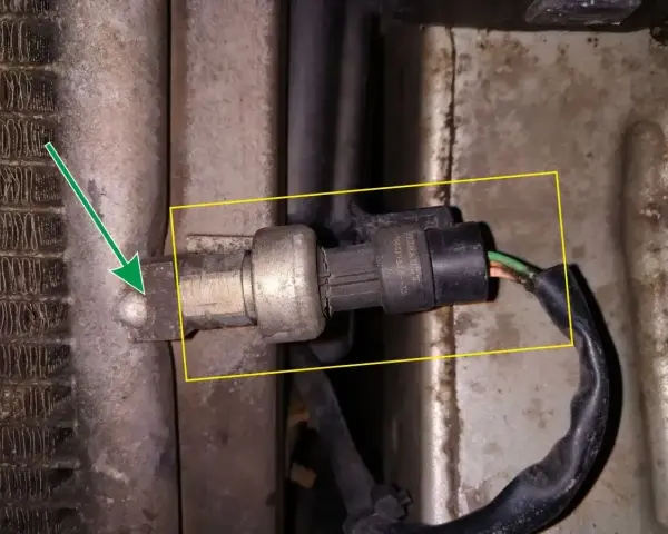 Czujnik ciśnienia klimatyzacji w Renault, powiązany z błędem DTC P0530.