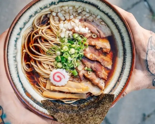 Japonia: Ramen od 11 PLN! Gdzie jeść tanio i jak zamawiać?