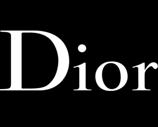 Logo Dior bianco su sfondo nero. Un'icona di stile che racconta una storia di eleganza.