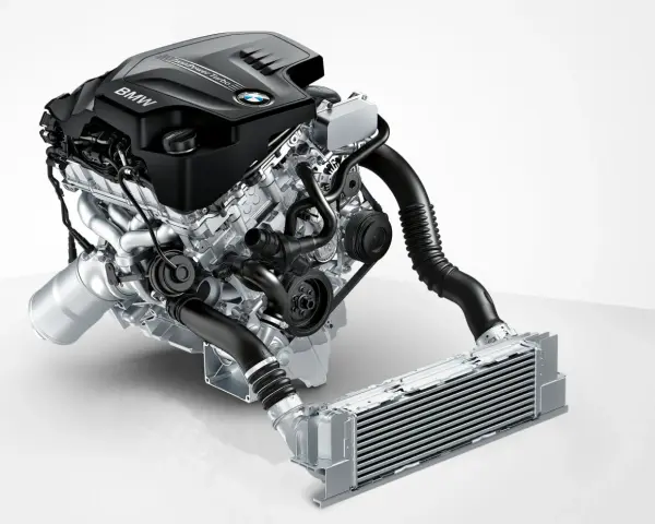Silnik BMW 2.0 benzyna 245 KM TwinPower Turbo. Choć mocny, warto znać jego potencjalne wady przed zakupem.