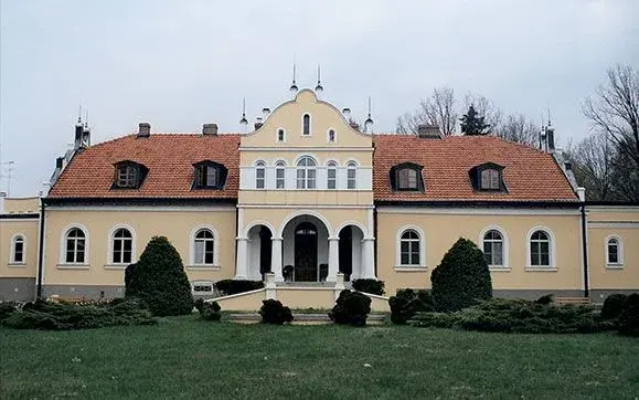 Dworek Boża Wola koło Siennicy: Przystań ducha i historia Opus Dei