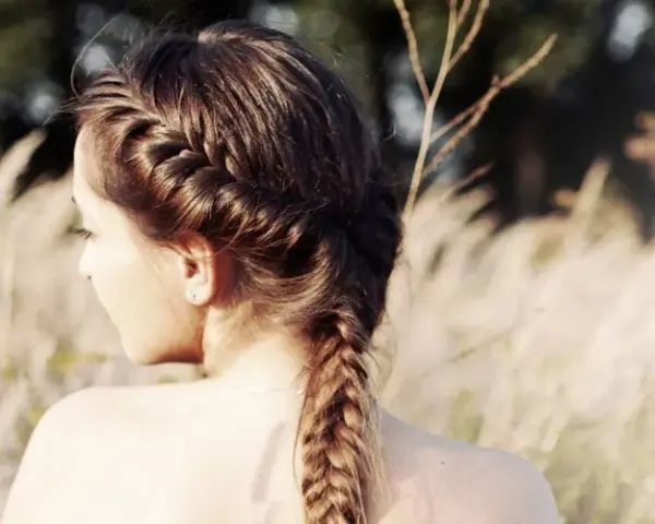 Flechtfrisuren lange Haare: Einfach flechten, Volumen zaubern
