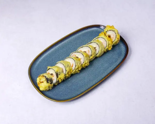 Chrupiące rolki sushi w panierce tempura, idealne do domowego przepisu.