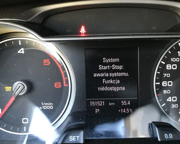 Awaria systemu Start-Stop w Audi p1602. Funkcja niedostępna. Na desce rozdzielczej świeci się kontrolka pasów.