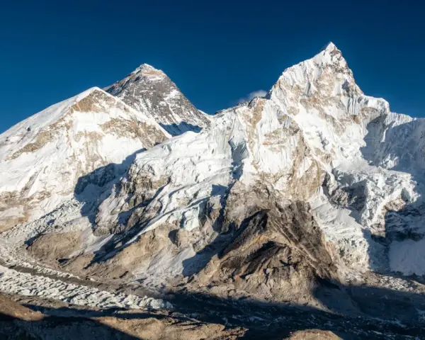 Jaka jest największa góra na świecie? Odkryj fascynujące fakty o Everestcie