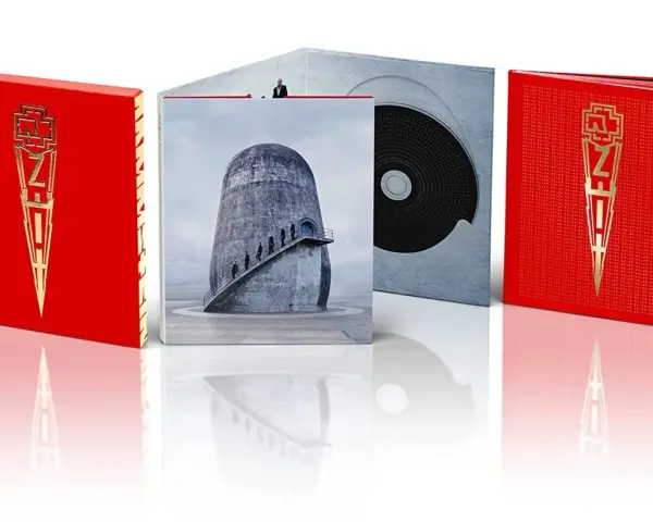 Okładki albumu Rammstein Zeit. Utwory z tego albumu to mroczna podróż.