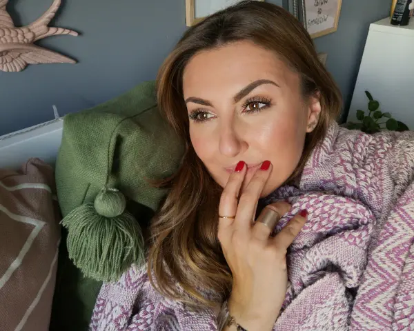 Manicure hybrydowy krok po kroku: Perfekcja w domu bez błędów!