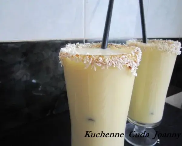 Drink z ananasem: Piña Colada, mocktaile i 7 szybkich przepisów