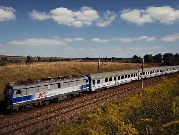 TLK co to za pociąg? Poznaj ich zalety i różnice w usługach