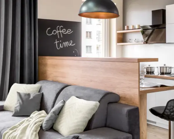Jak urządzić salon z kuchnią 20 m², by uniknąć błędów w aranżacji?