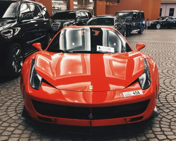 Ile kosztuje Ferrari? Ceny nowych i używanych modeli w 2023 roku