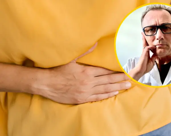 Kobieta trzyma się za brzuch, lekarz w okularach analizuje objawy, które mogą wskazywać na raka trzustki.