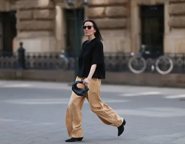 Co ubrać do beżowych spodni, aby wyglądać stylowo i modnie?