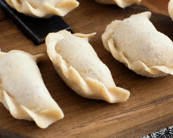 Jak gotować pierogi? Sprawdzone sposoby na idealne ciasto i farsz