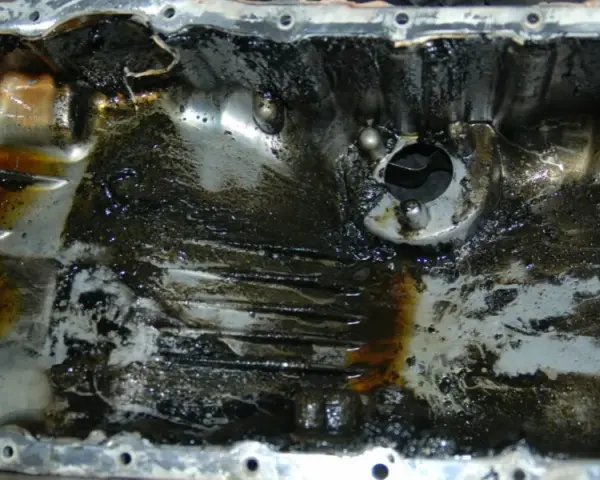 Motoröl reinigen: So befreien Sie Ihren Motor von Ablagerungen