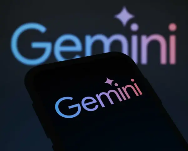 Logo Gemini na ekranie telefonu i w tle. Zastanawiasz się, gemini co to jest? To platforma do handlu kryptowalutami.