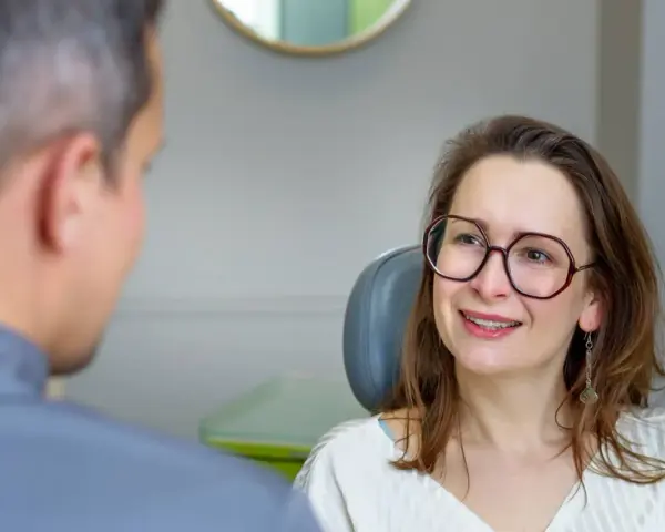 Dentysta po porodzie: Kiedy i jak zadbać o zęby karmiąc piersią?